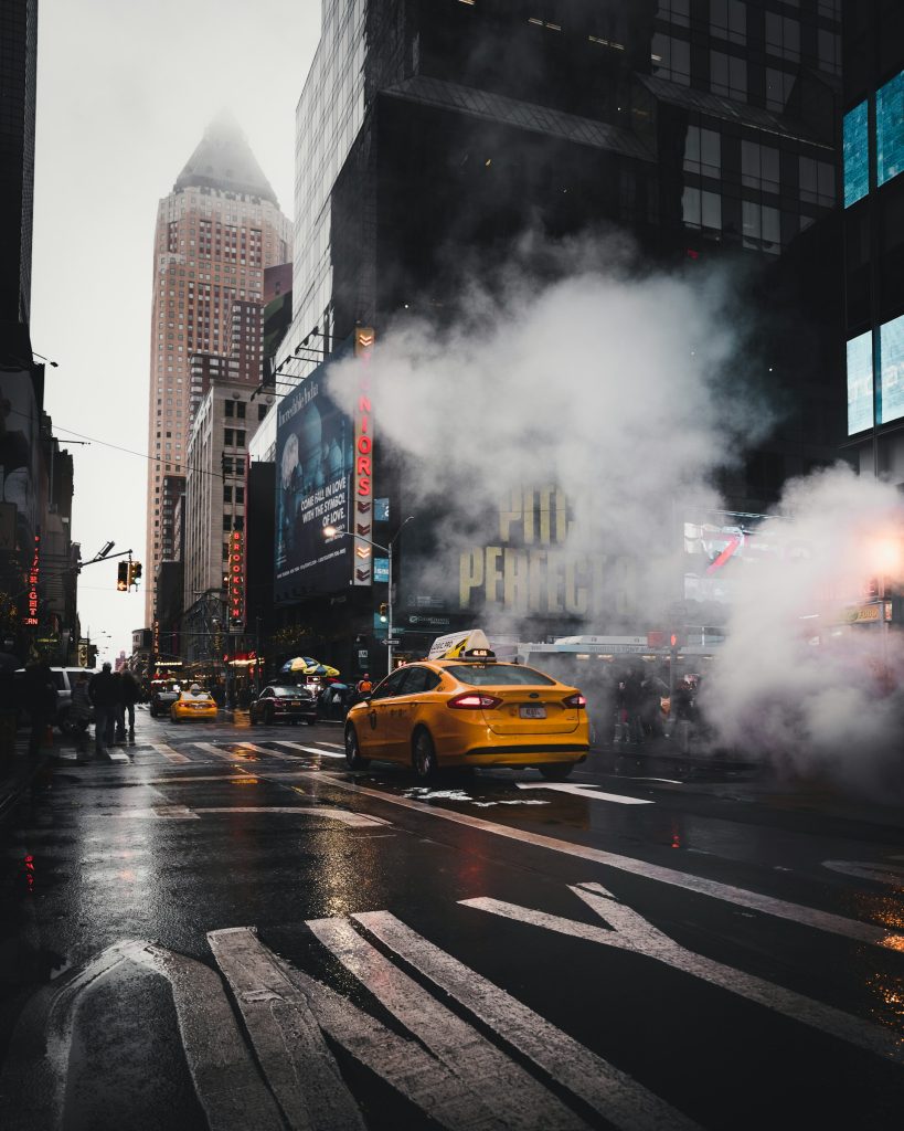 Atmosfera tipica di New York con vapore stradale - Servizi di viaggio su misura Amo New York