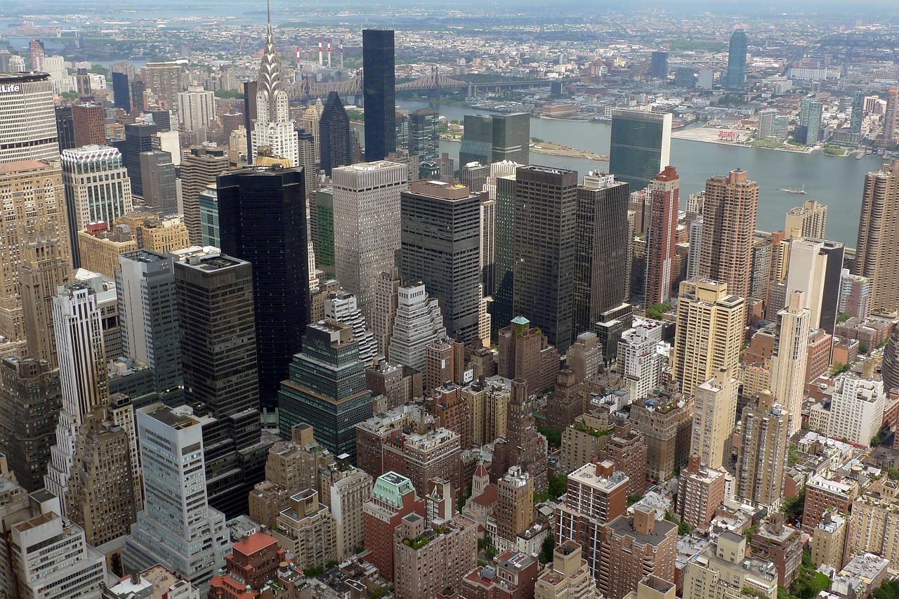 Lo Skyline di Manhattan: Un Mosaico di Luci e Architettura Leggendaria